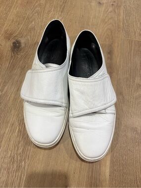 ZCD Montreal women’s  size 40 = 9.5 /10 White Leather Slip-On Sneakers